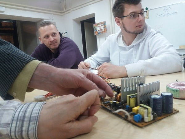 Radio amateri