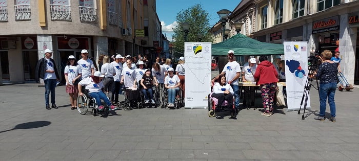 Kampanja Iskoračimo iz sjene Tuzla 26 04 22 slika 1