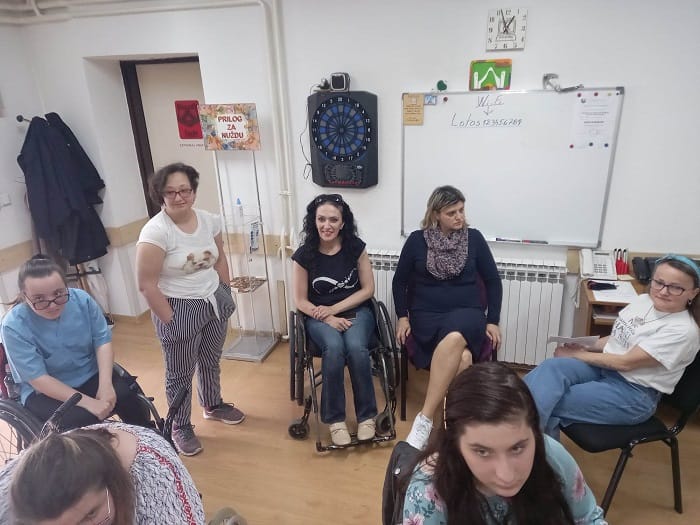 4 sastanak žena Ovdje sam vidljiva iPonosna slika 1