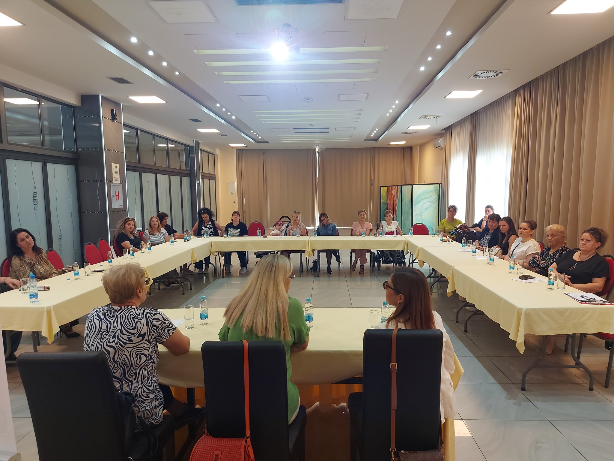 Panel diskusija Žene sa invaliditetom prevencija nasilja Bijeljina slika 2